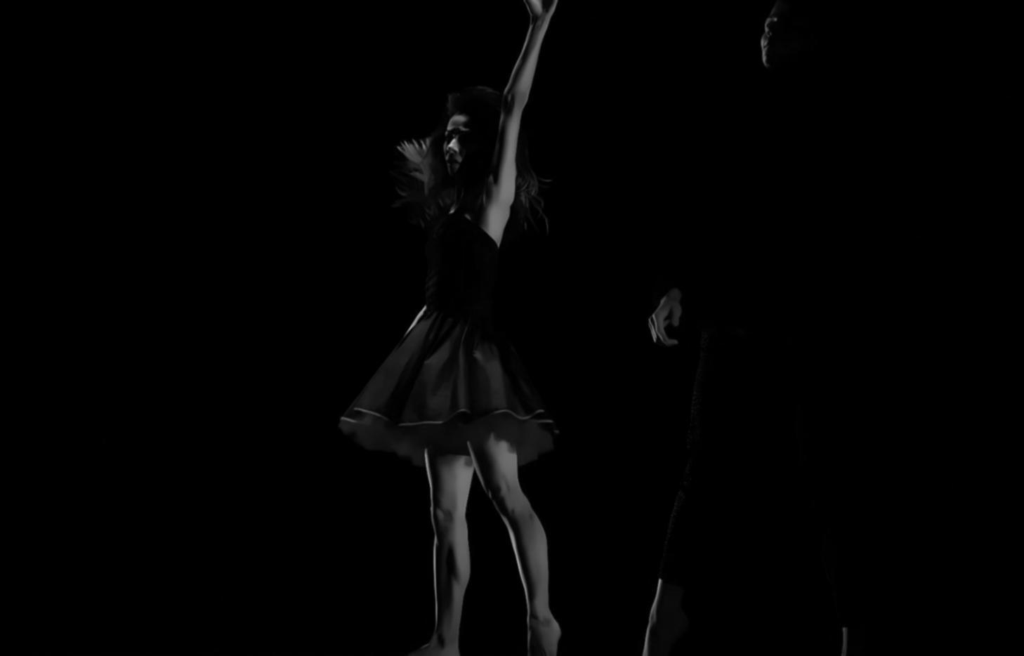 Studenti di danza che si esercitano in studio
